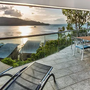 Waves 5 Luxury 3 Bedroom Breathtaking Ocean Views Location , Hamilton Island Australia